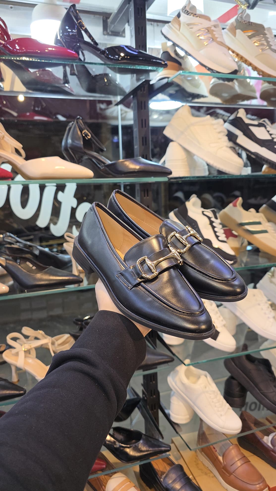 mocassin